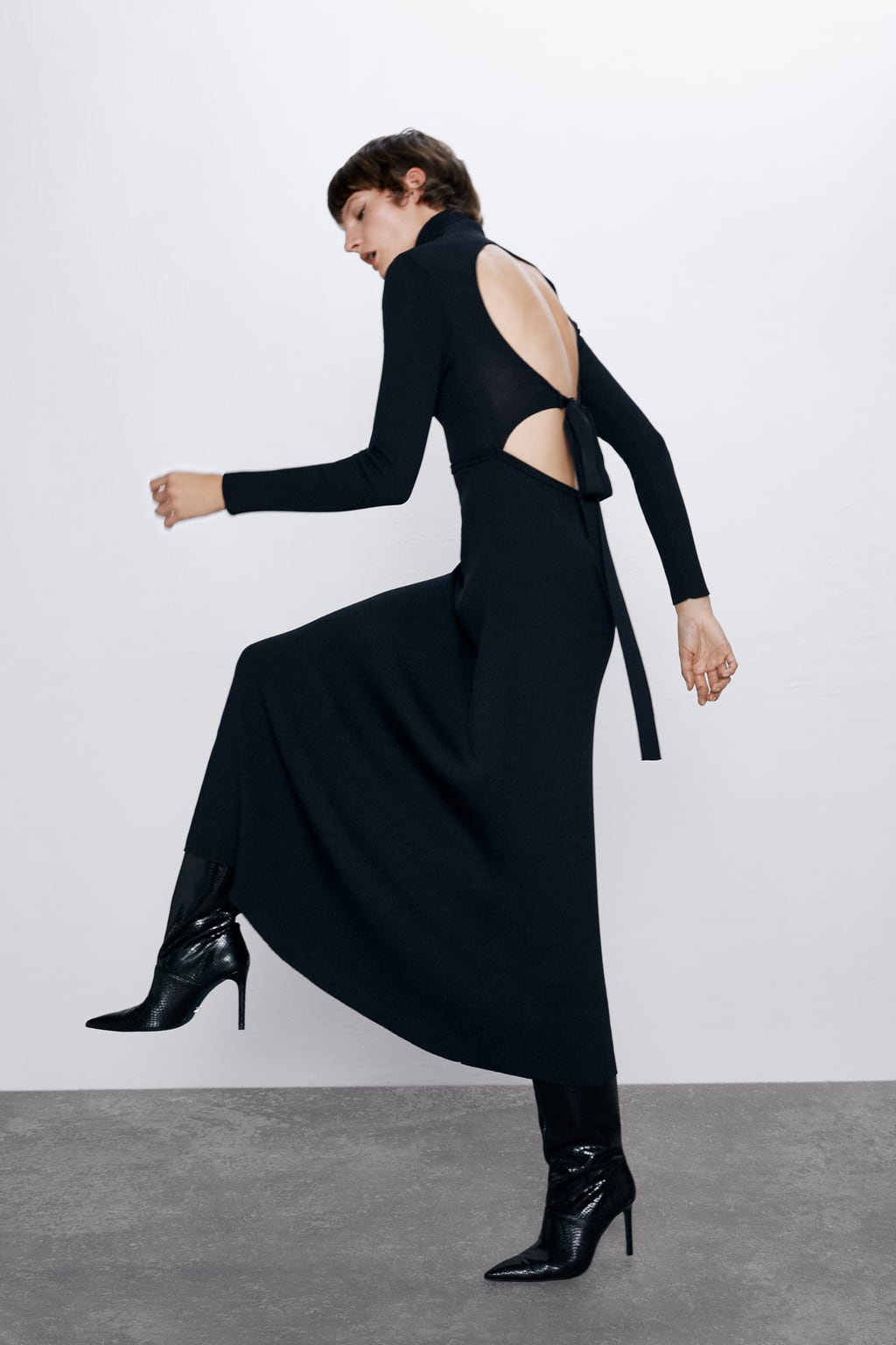 Image 3 of CUT-OUT RIBBED DRESS from Zara