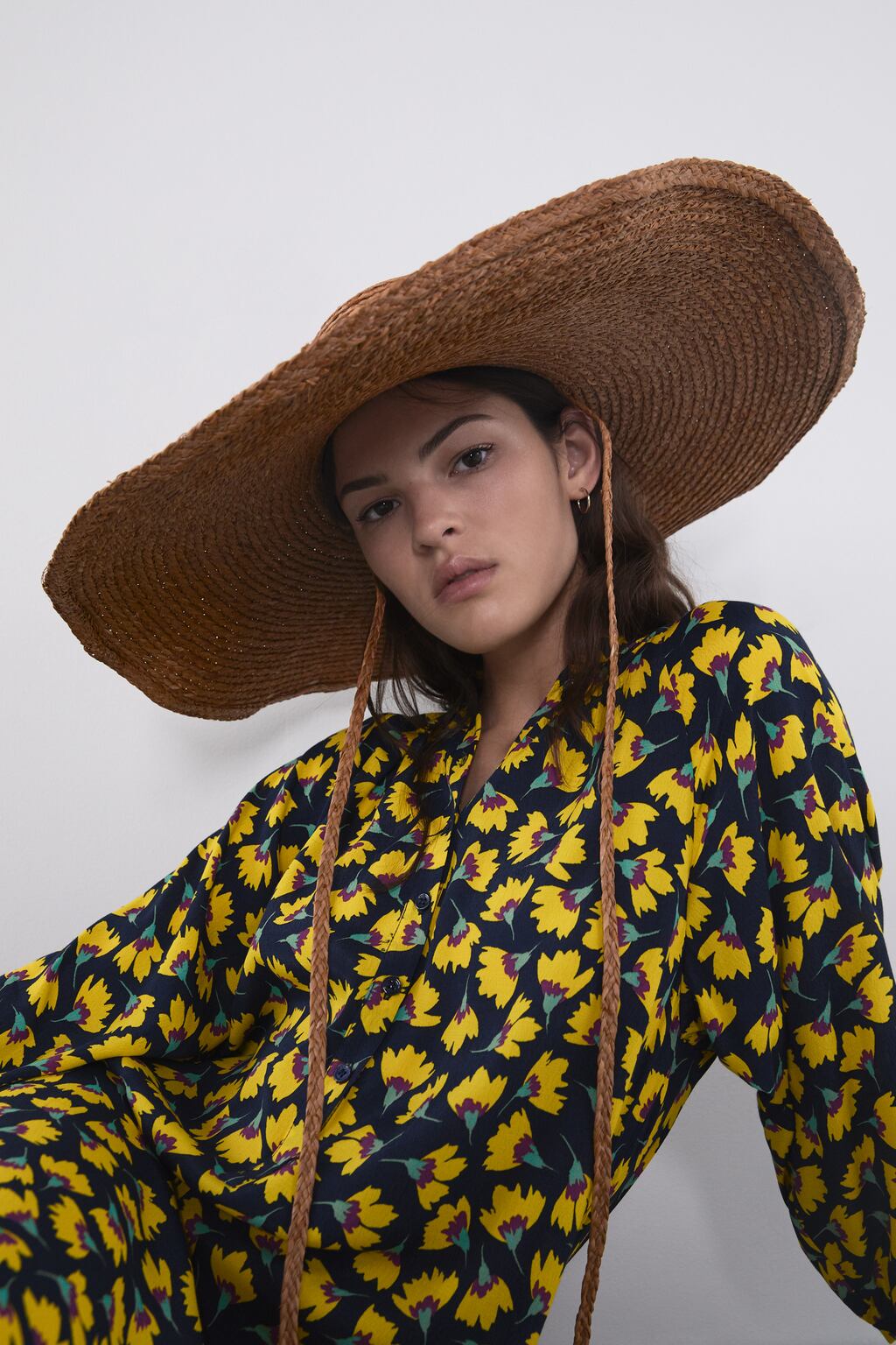 Image 2 of SPECIAL EDITION LARGE SUN HAT from Zara