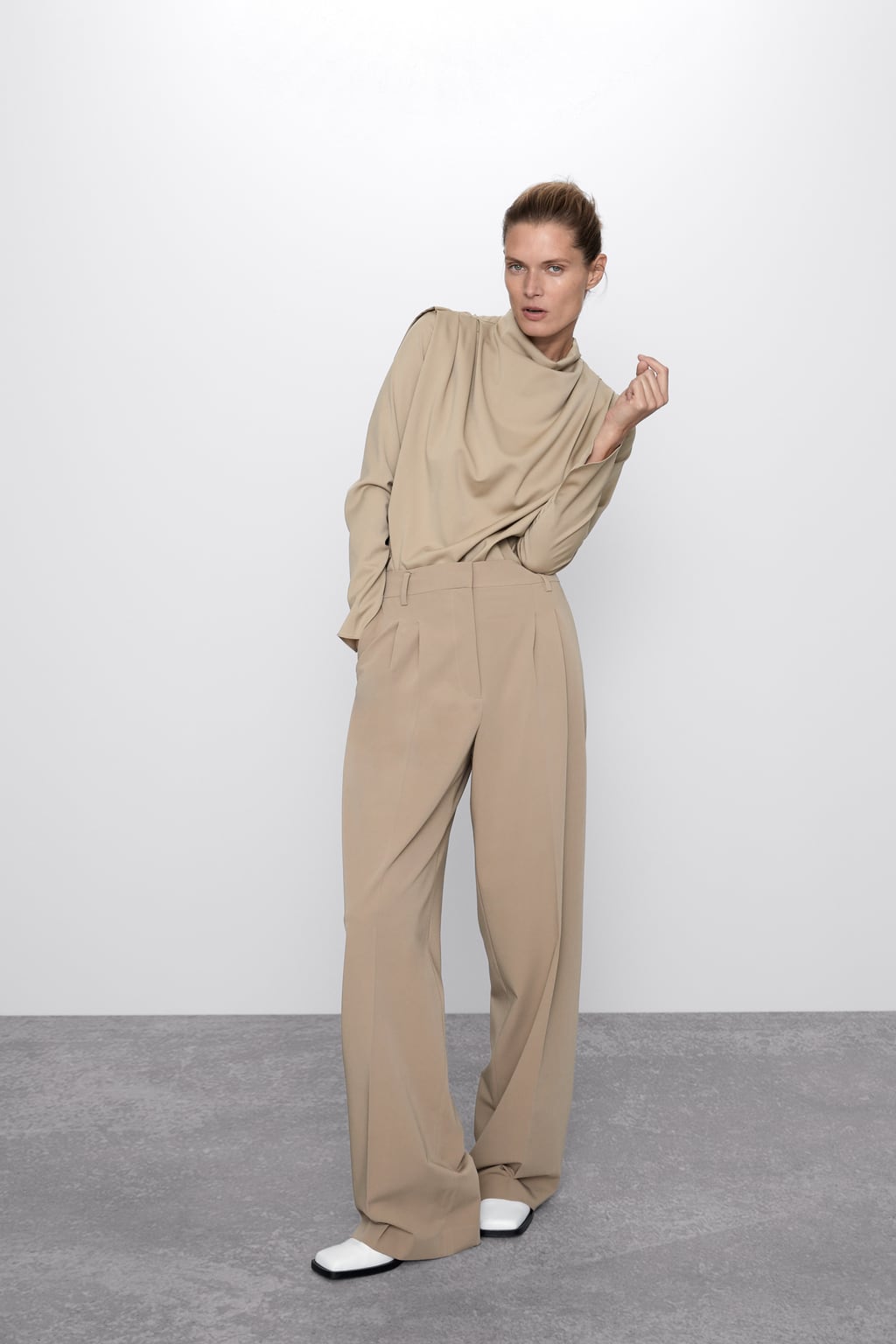 Image 1 of WIDE-LEG TROUSERS WITH PLEATS from Zara
