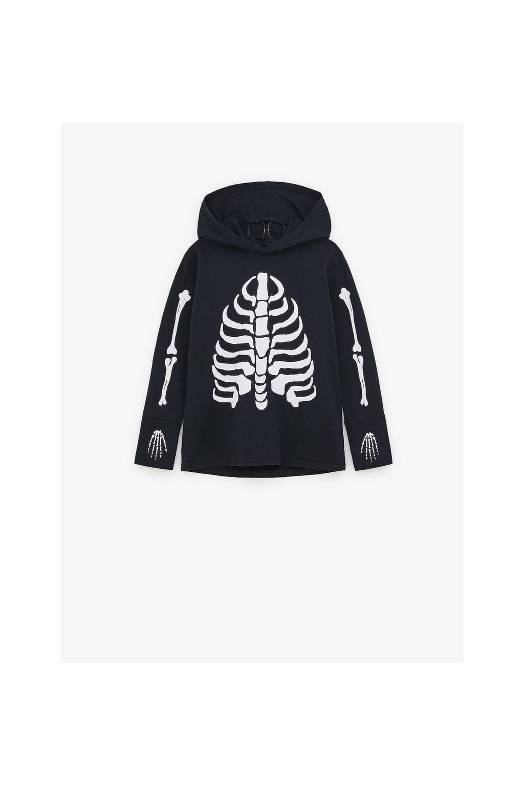 Así es la tenebrosa colección de Zara para Halloween 1 Imagen 1 de CAMISETA ESQUELETO CAPUCHA de Zara