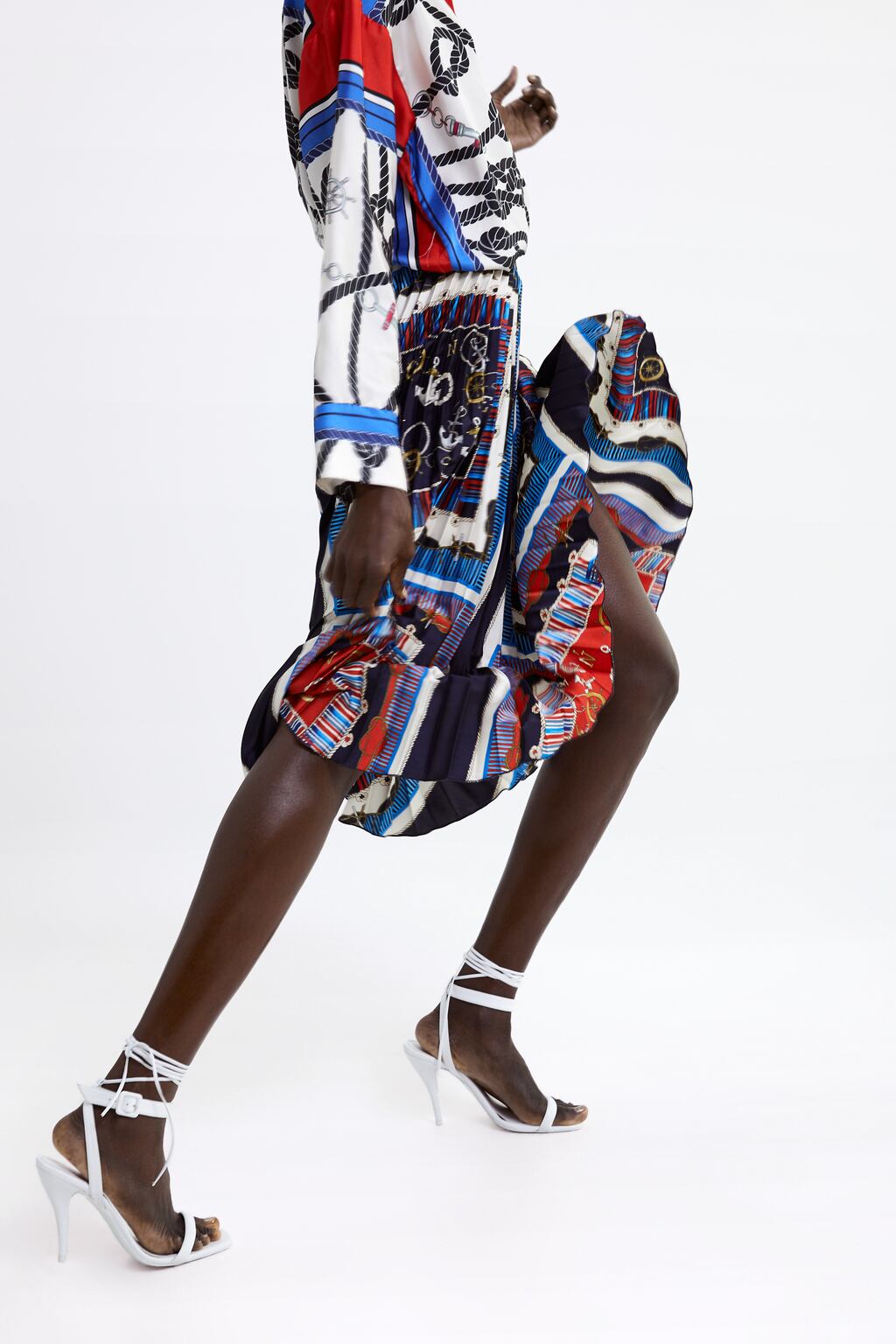 Image 4 of PLEATED PRINTED SKIRT WITH KNOTS from Zara