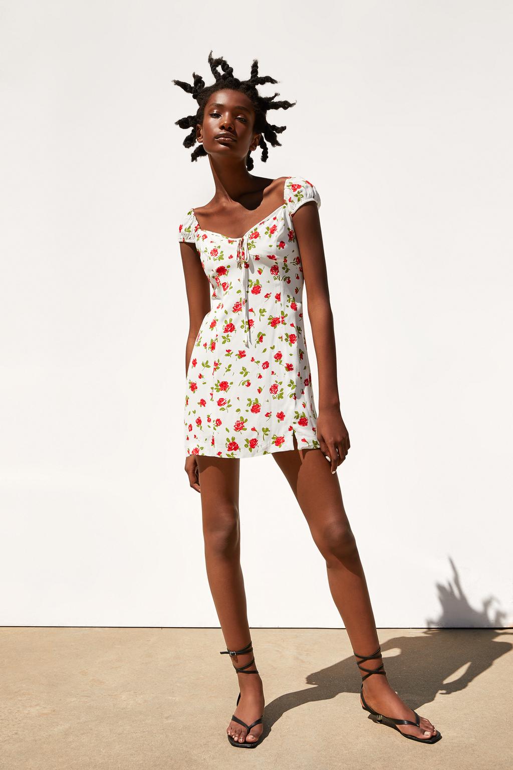 Shoptagr Jurk Met Rozenprint Jurkentrf By Zara