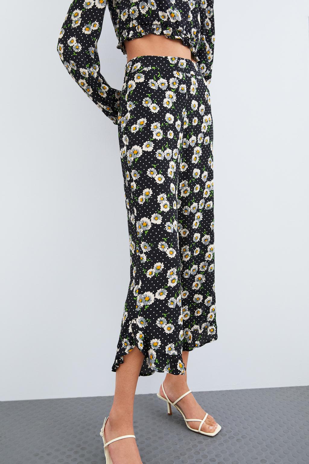 Image 3 of DAISY PRINT TROUSERS from Zara