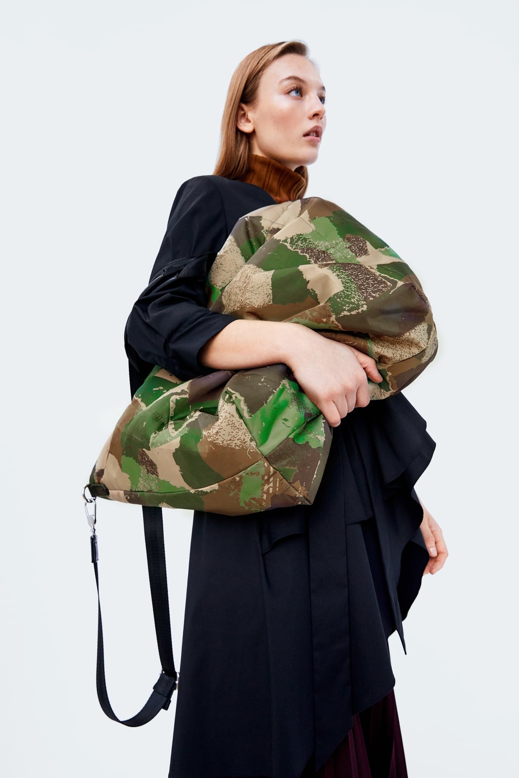 Image 1 of CAMOUFLAGE QUILTED TOTE BAG from Zara