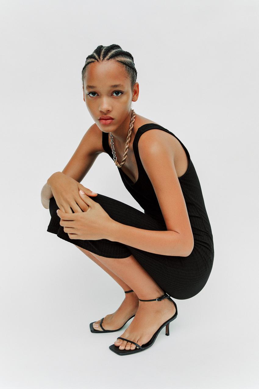 Zara: vestidos de acabado PREMIUM rebajados a 7 euros 5 Merca2.es 0085037800 2 1 1 Merca2.es