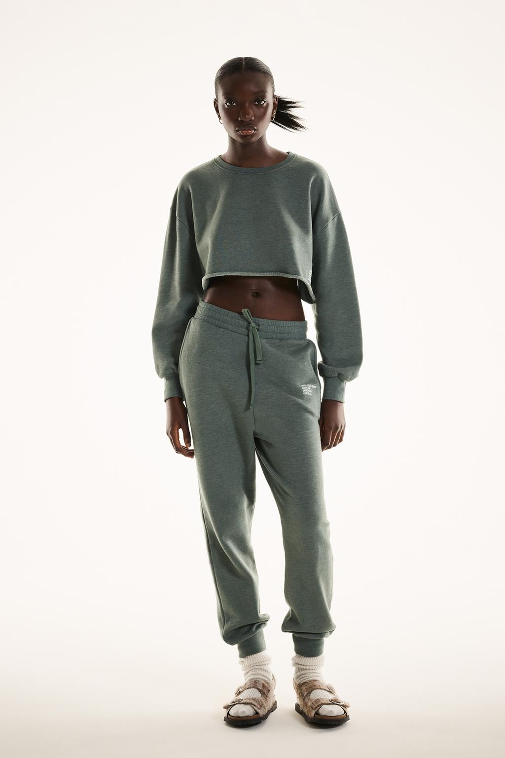 Immagine 1 di FELPA CROPPED CON TESTO di Zara