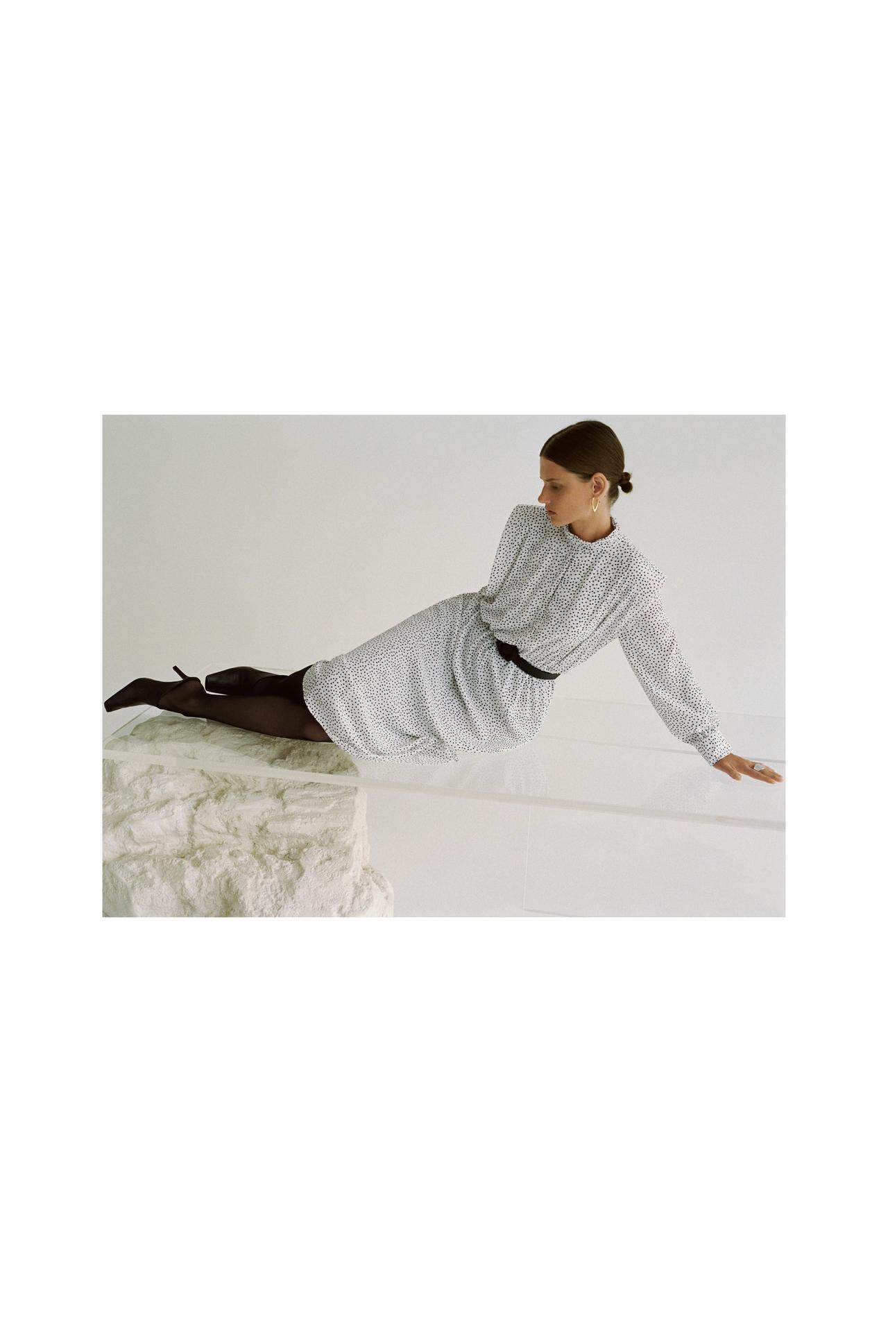 Imagem 1 de VESTIDO ÀS BOLINHAS COM CINTO da Zara