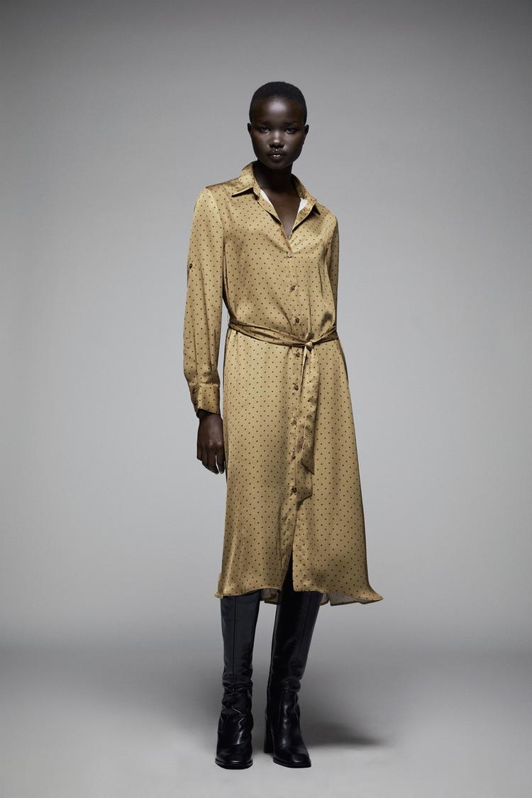 Los nuevos vestidos de Zara (rebajados) que lo van a 'petar' en otoño 7 Merca2.es VESTIDO SATINADO LUNARES