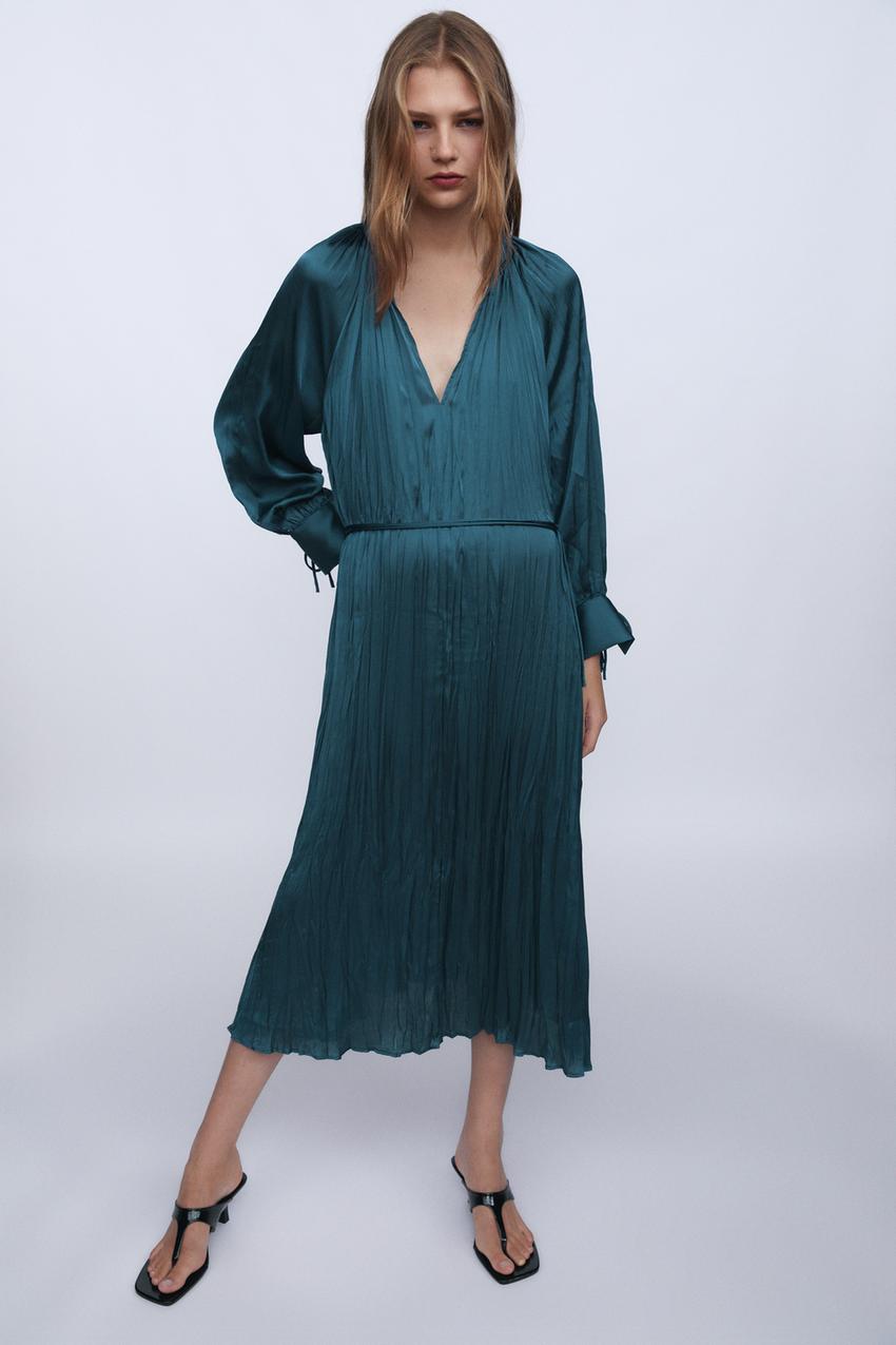 Special Price de Zara: ofertas de hasta el 50% en estas prendas 3 Moncloa Imagen 1 de VESTIDO OVERSIZE SATINADO de Zara