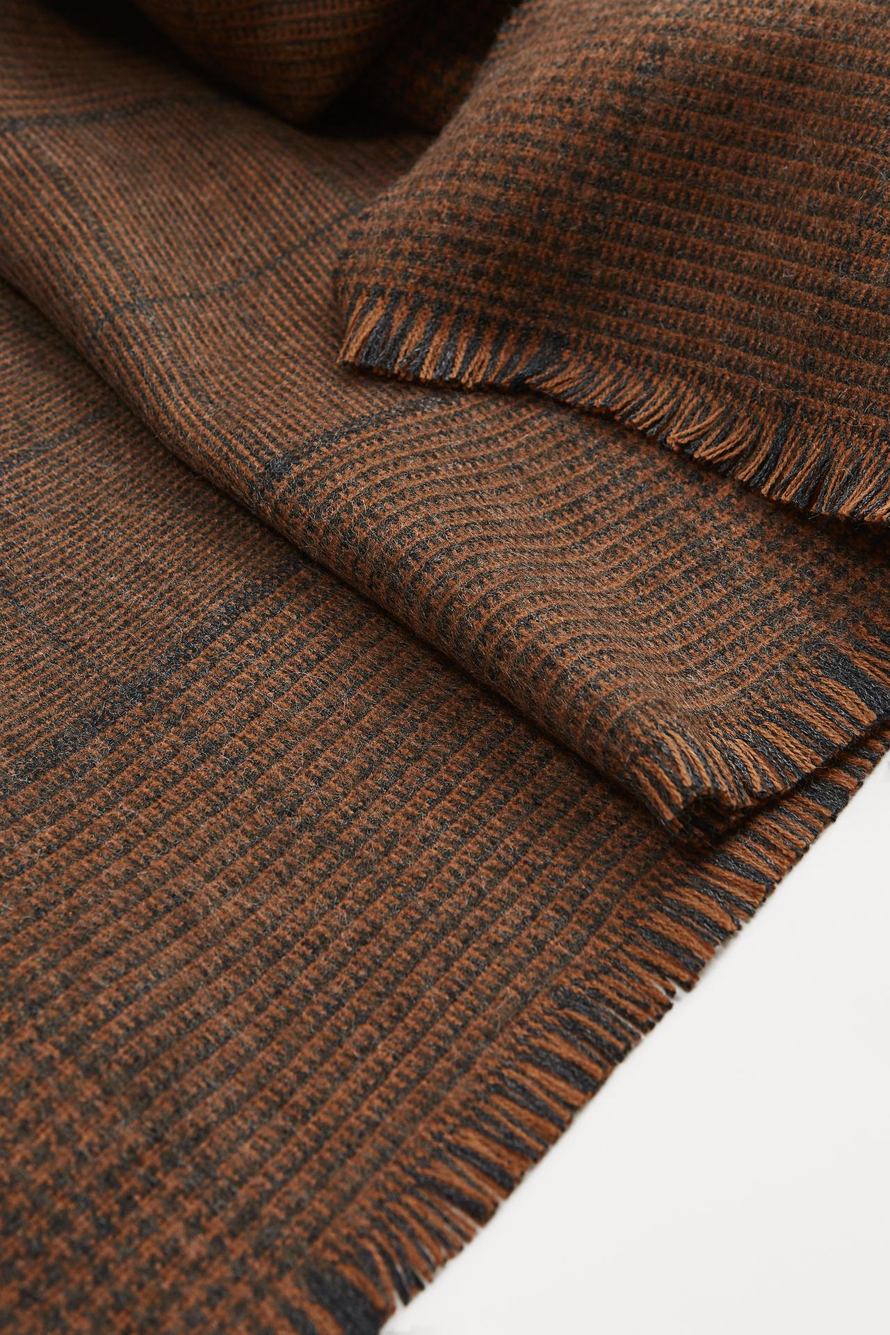 Image 2 of HOUNDSTOOTH CHECK SCARF from Zara