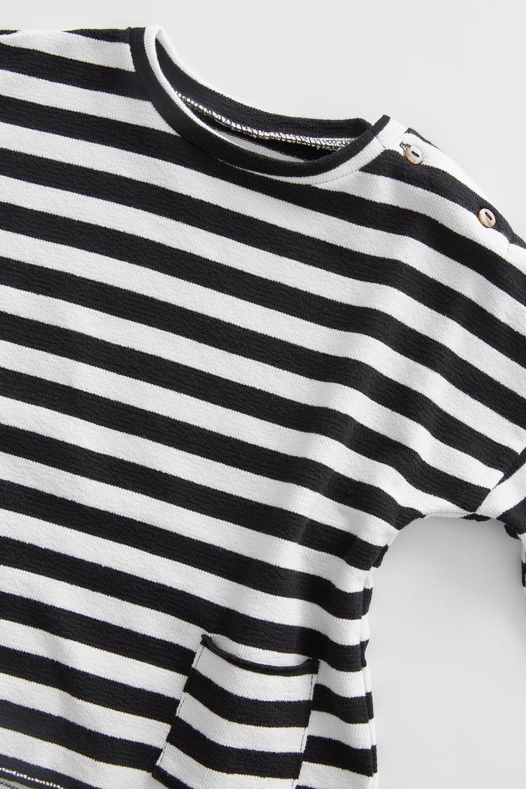 テクスチャー入り生地ストライプ柄tシャツ Zara Japan 日本