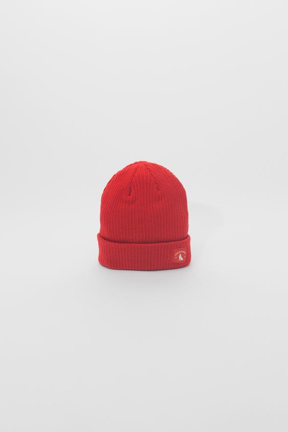 KNIT BEANIE WITH LABEL DETAIL