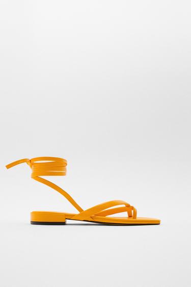 Por precio y estilo: las sandalias de Zara que arrasan en ventas 4 Merca2.es SANDALIA PLANA TIRAS ATADA