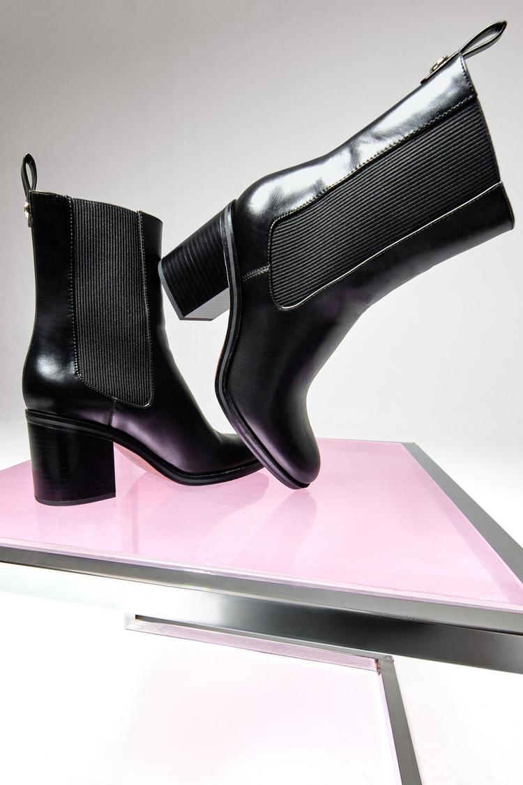 WIDE HEELED STRETCH ANKLE BOOTS | ZARA 
