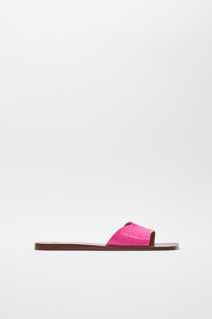 Por precio y estilo: las sandalias de Zara que arrasan en ventas 3 Merca2.es Imagen 1 de SANDALIA PLANA ESTAMPADO ANIMAL de Zara