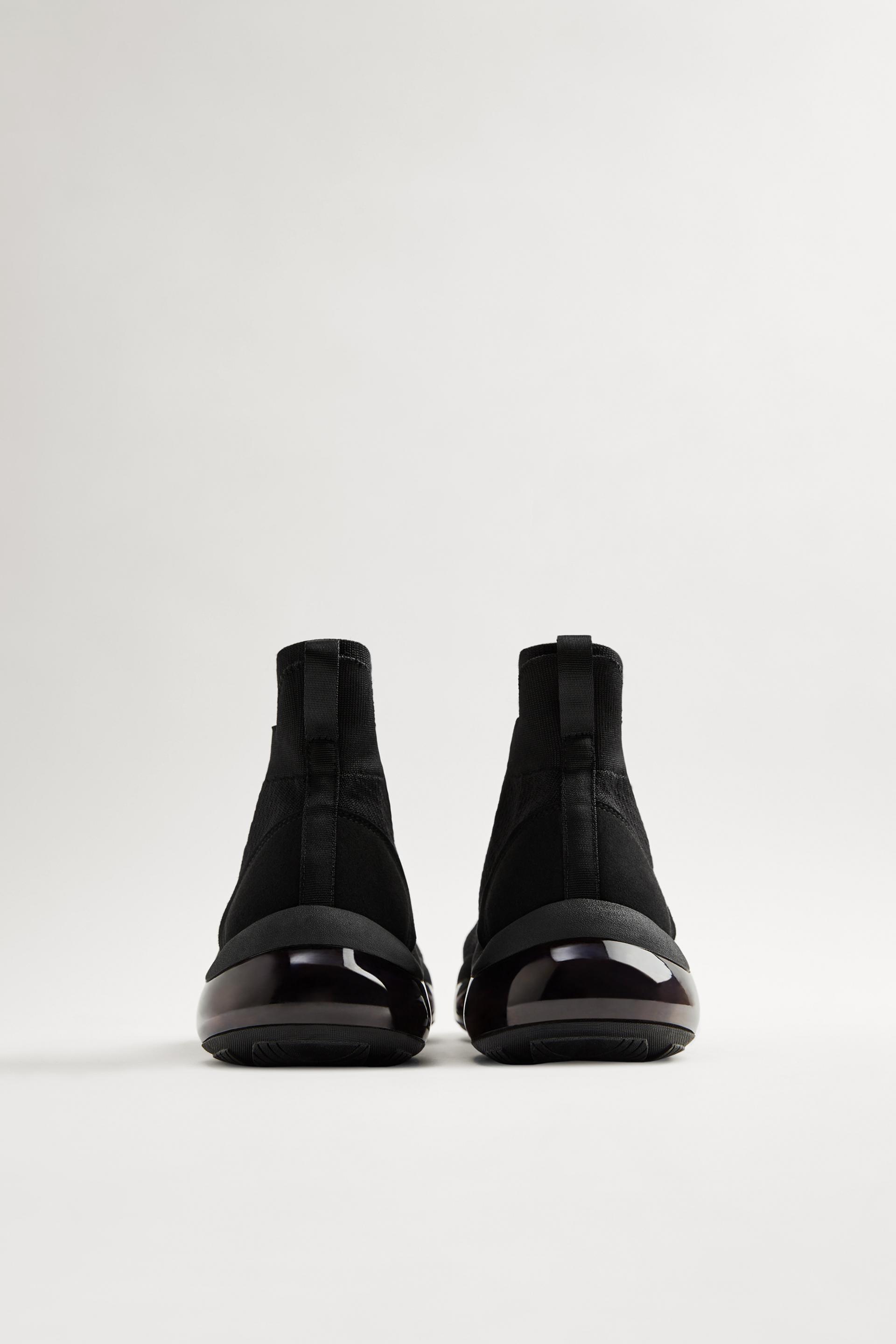 يتبرع ضربة شمس الفئة zara siyah corap