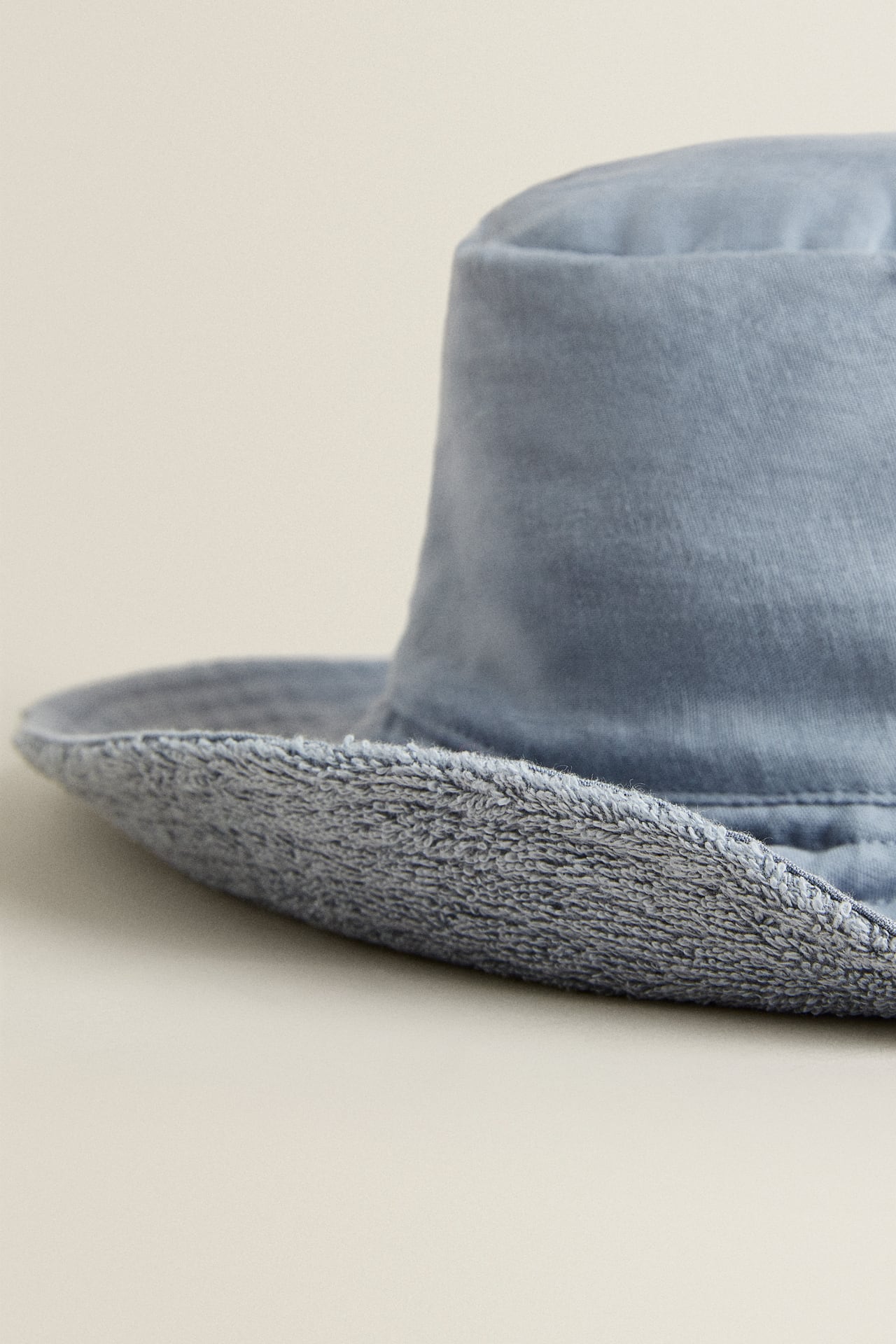 Image 4 of REVERSIBLE HAT from Zara