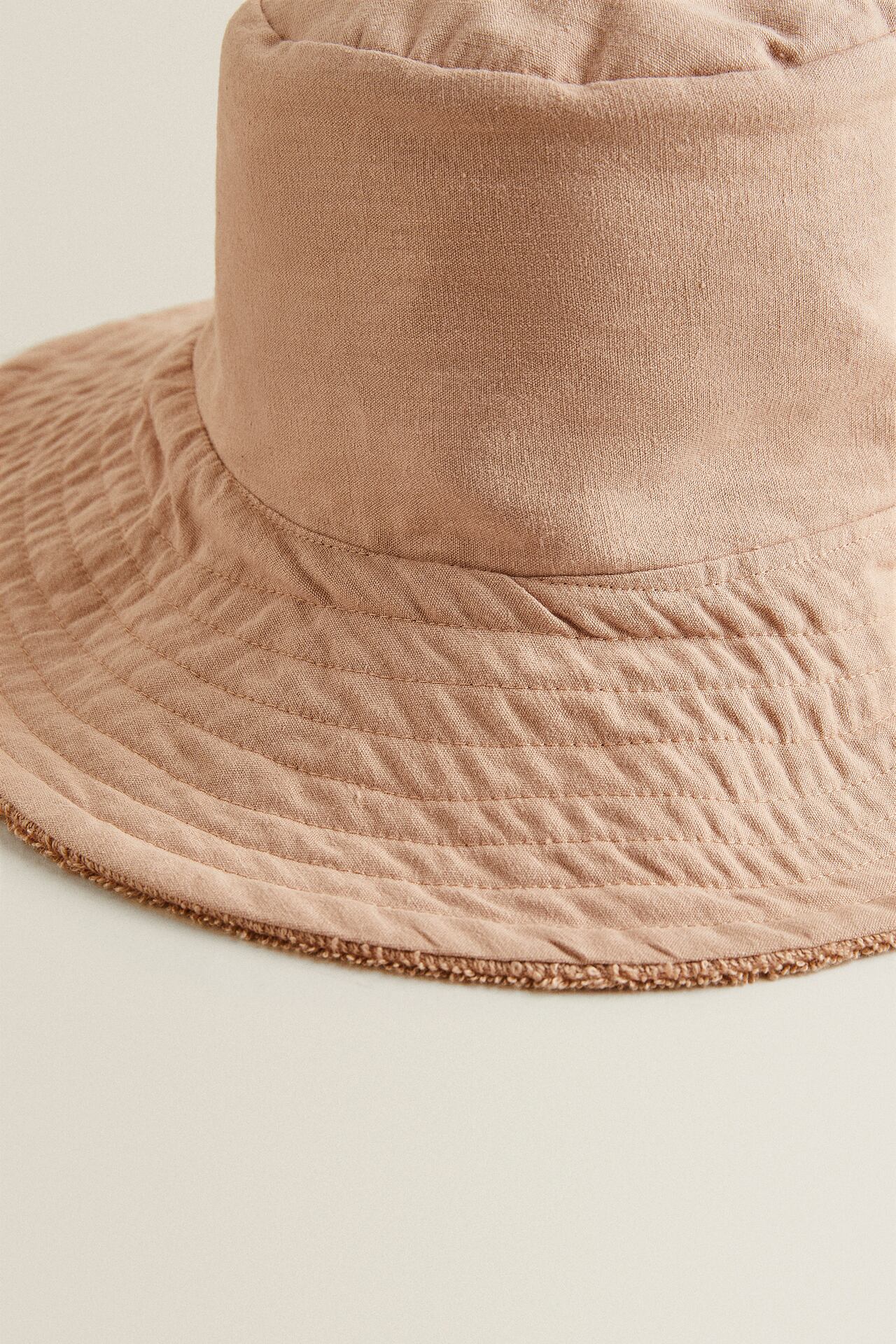 Image 3 of REVERSIBLE HAT from Zara