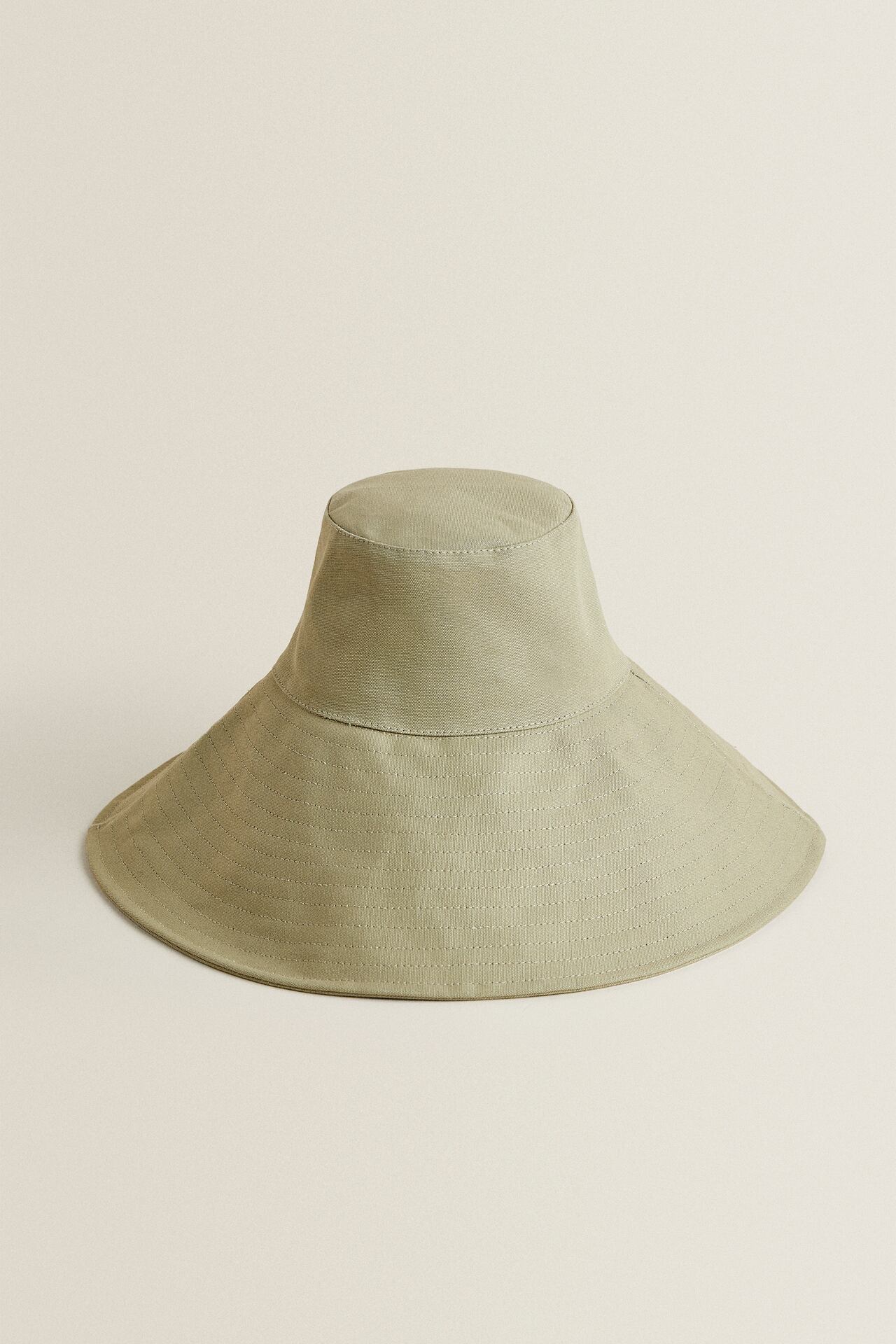 Image 2 of HAT WITH GREEN BRIM from Zara