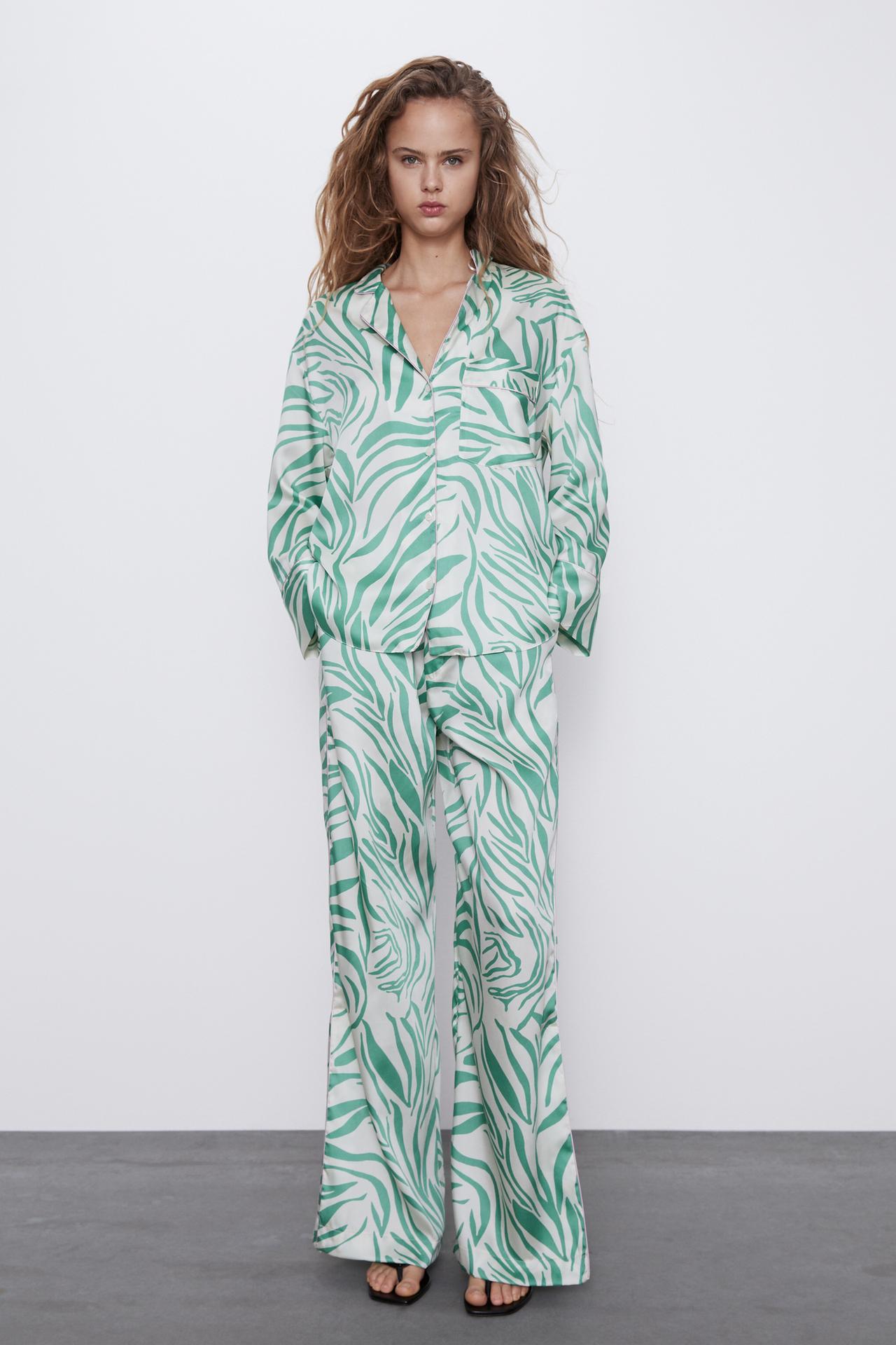 Image 1 of PRINTED PYJAMA-STYLE TROUSERS from Zara