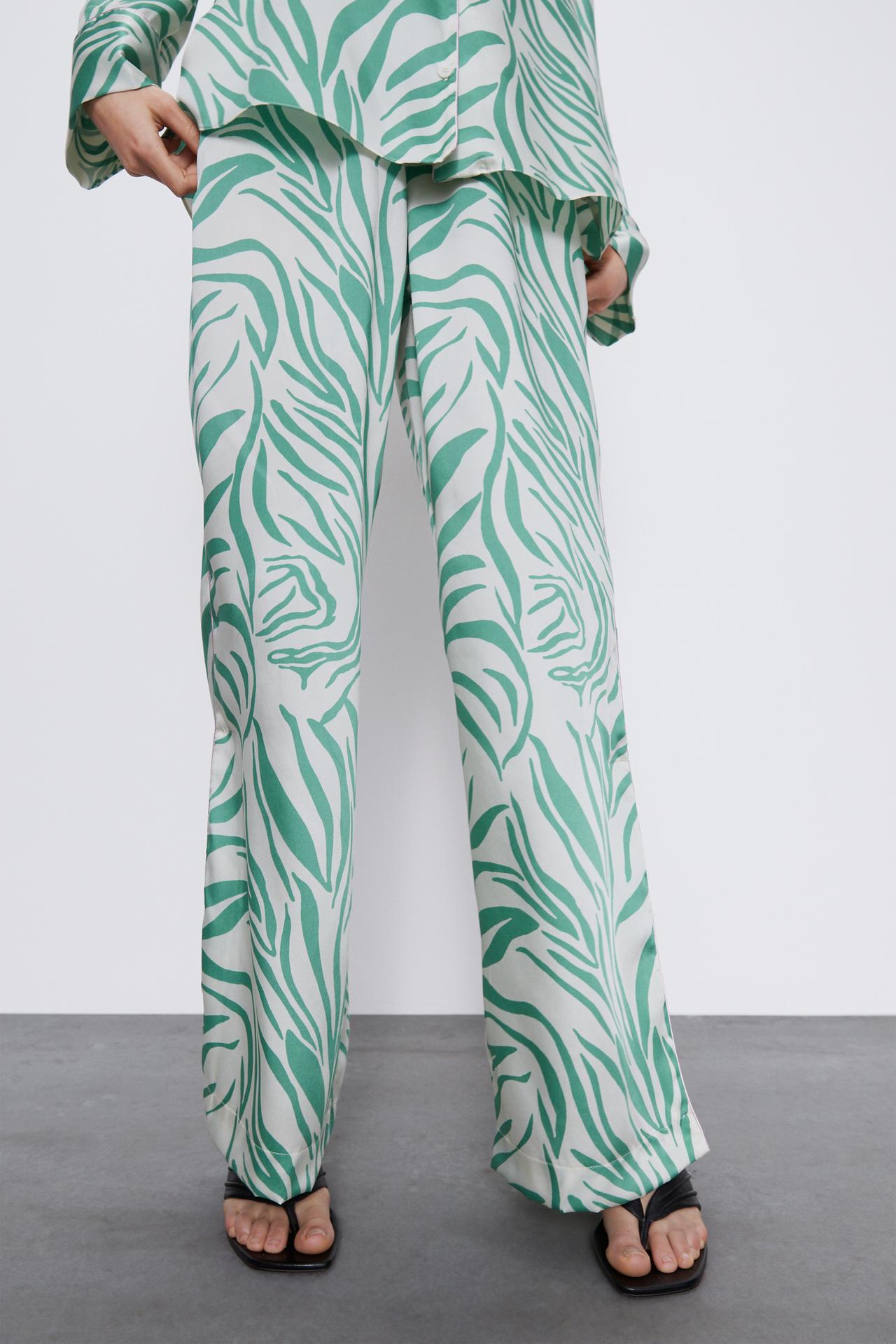 Image 2 of PRINTED PYJAMA-STYLE TROUSERS from Zara