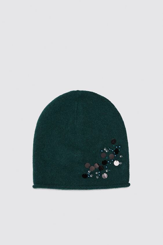 BEANIE WITH FAUX PEARLS AND SEQUINS