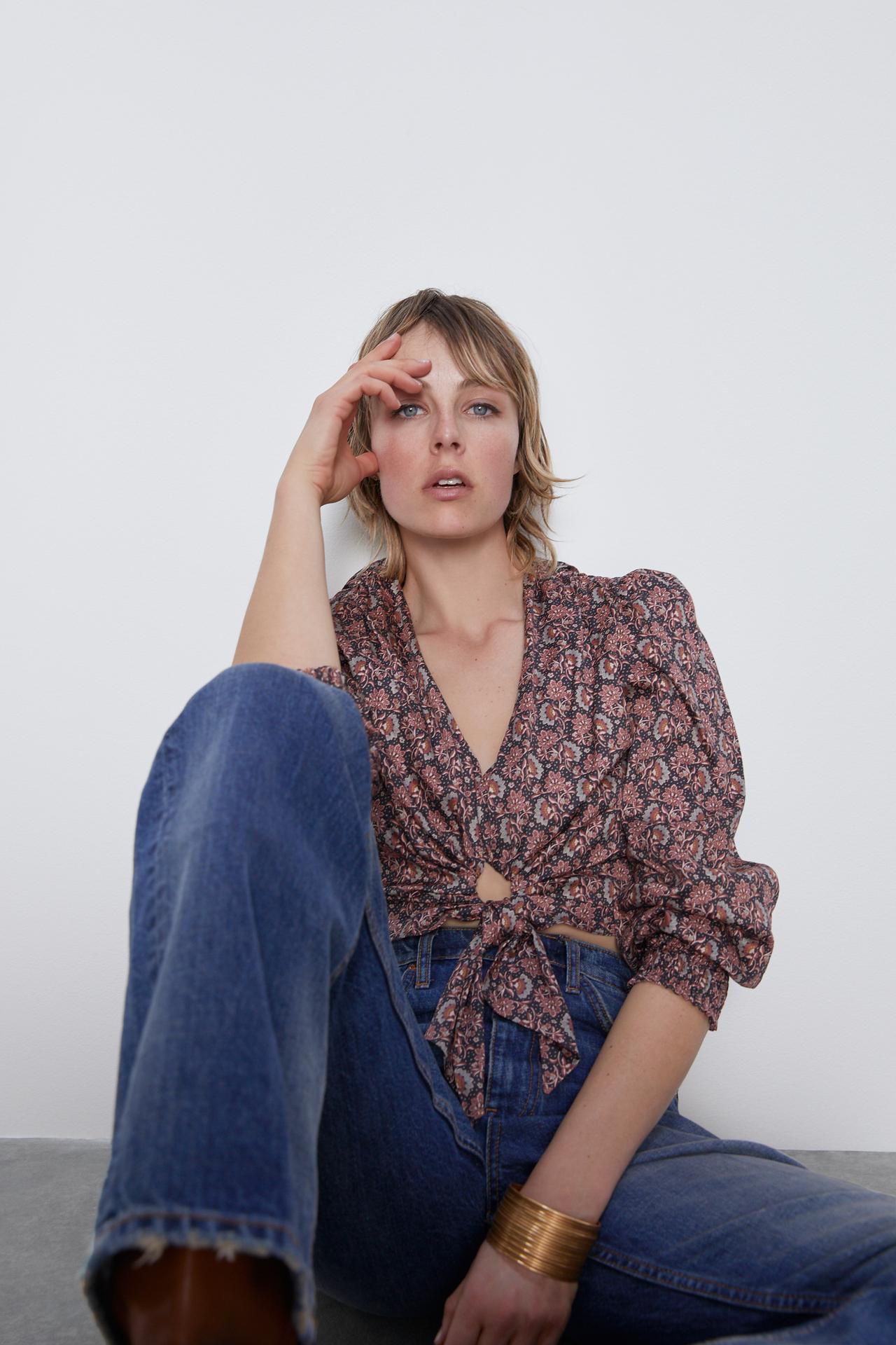 Image 4 of PRINTED BLOUSE WITH KNOT from Zara