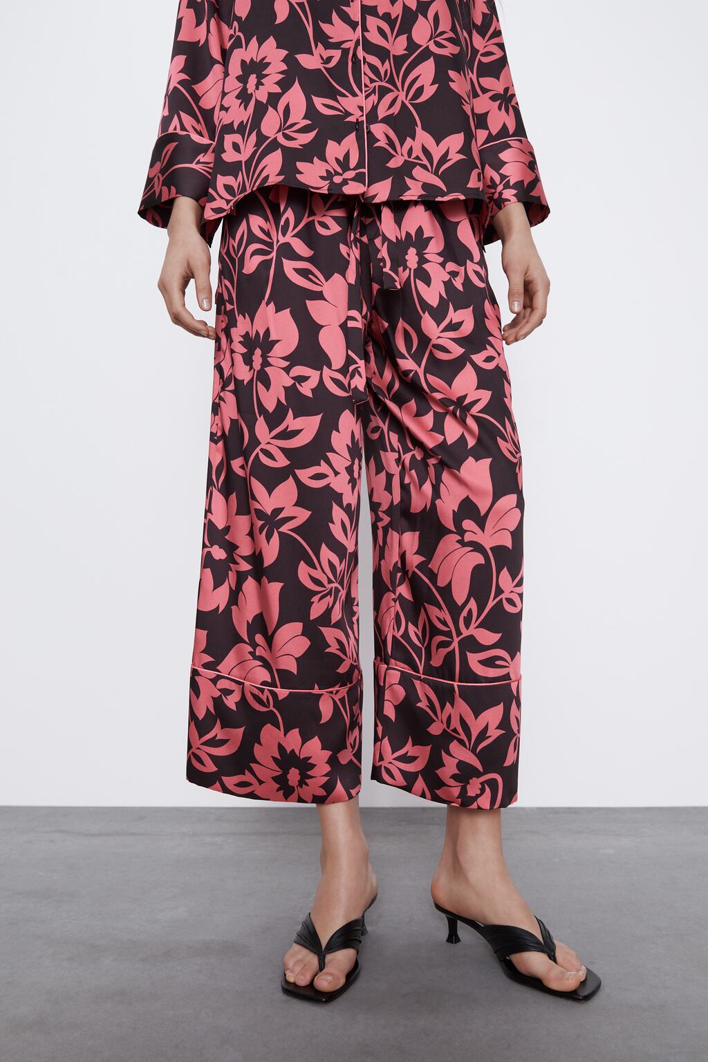 Image 2 of PRINTED TROUSERS from Zara