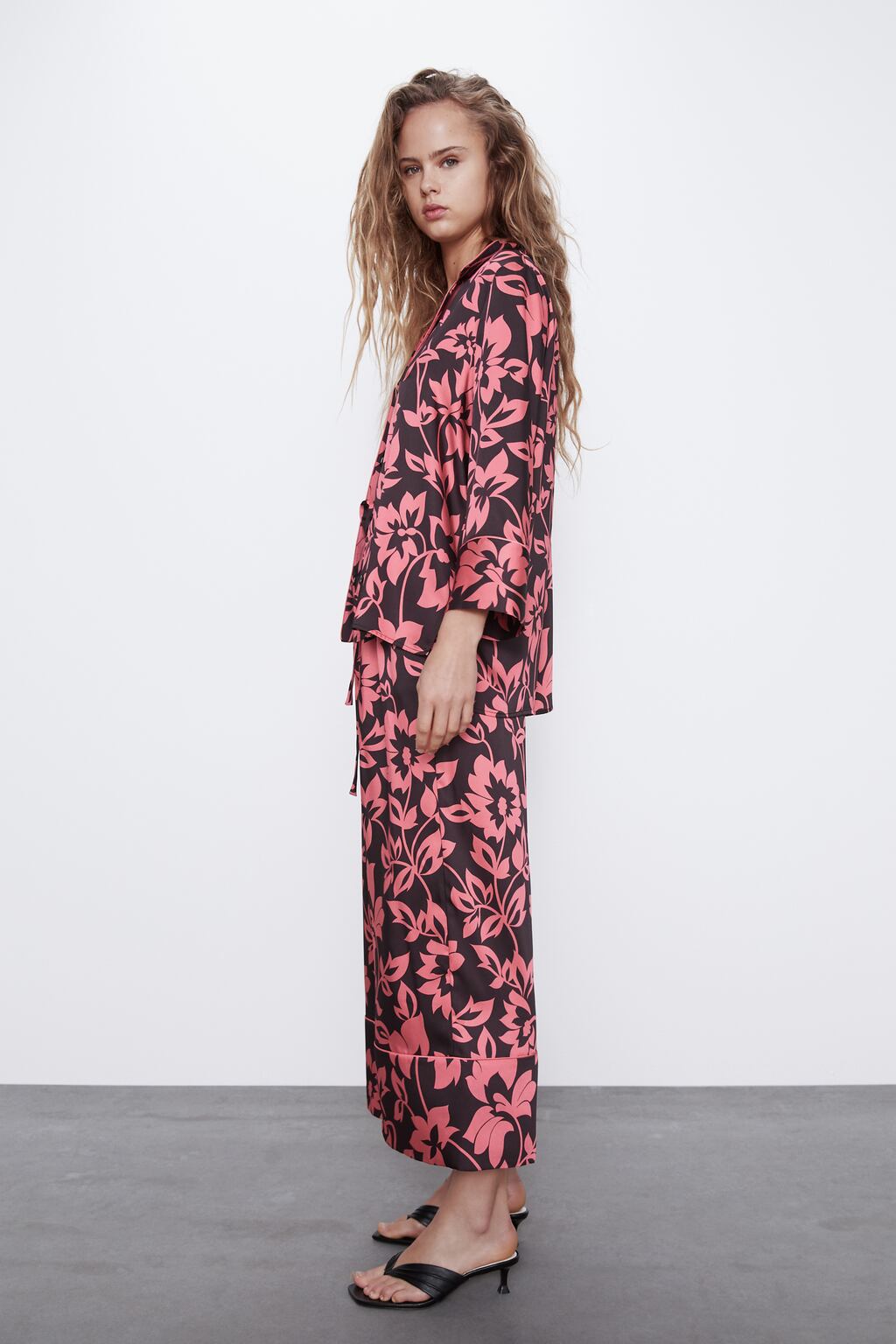 Image 3 of PRINTED TROUSERS from Zara