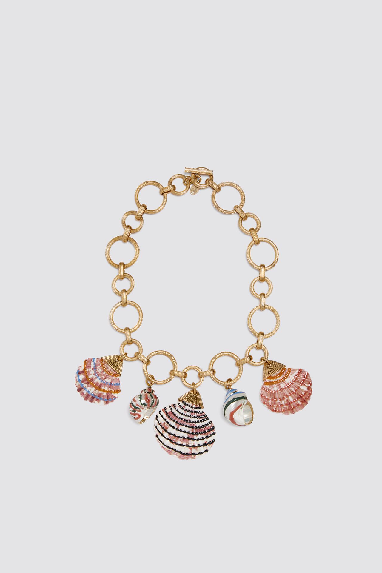 Image 2 of CHAIN NECKLACE WITH ENAMELLED SEASHELL from Zara