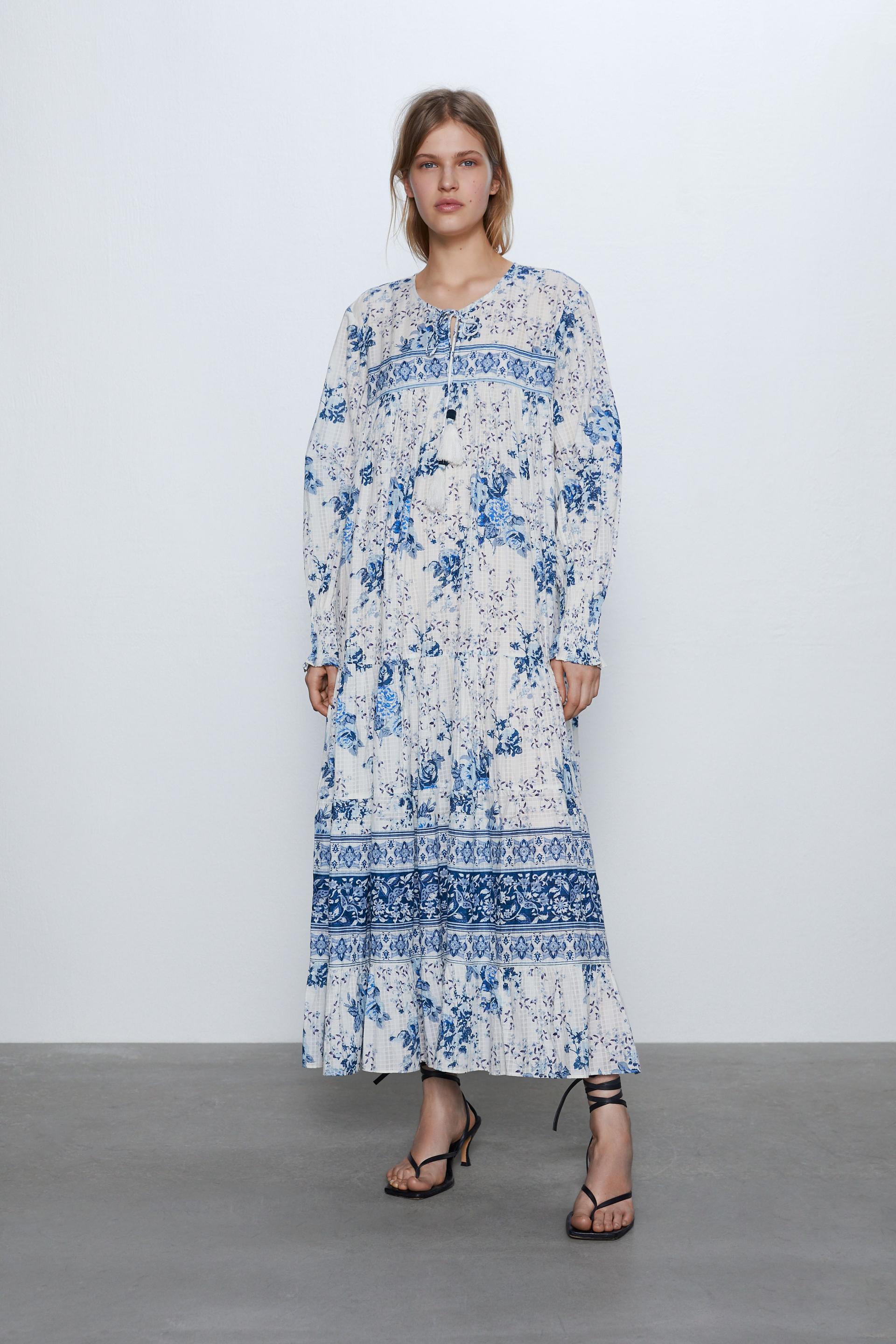 Vestido con estampado de Zara (39,95 euros) | Foto: Zara.