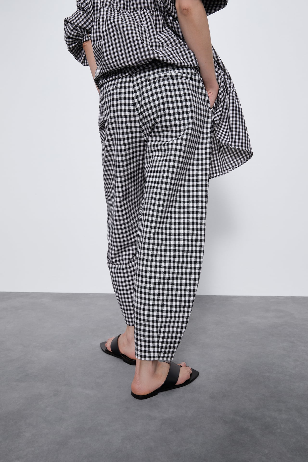 Image 6 of SLOUCHY GINGHAM TROUSERS from Zara