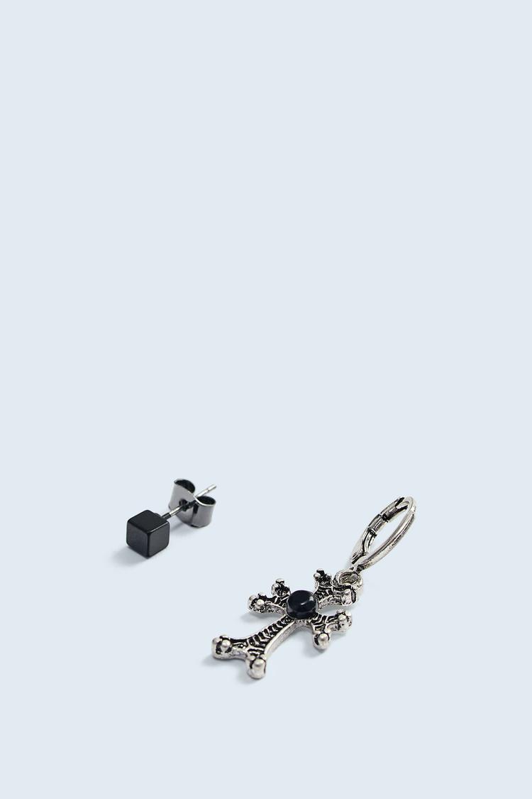 Tosh Goldglanzende Ohrstecker Mit Raffiniertem Feder Motiv Ohrring