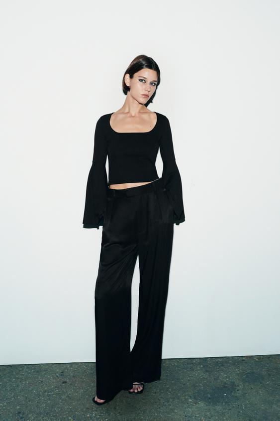 TOP WITH SQUARE-CUT NECKLINE - Black 