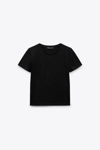 camiseta preta zara