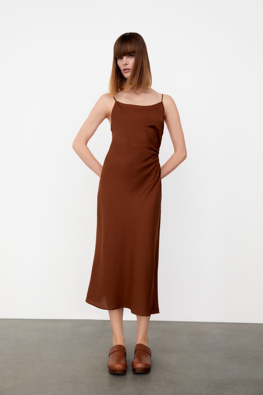 Image 0 of LINEN BLEND DRESS WITH CUT-OUT from Zara