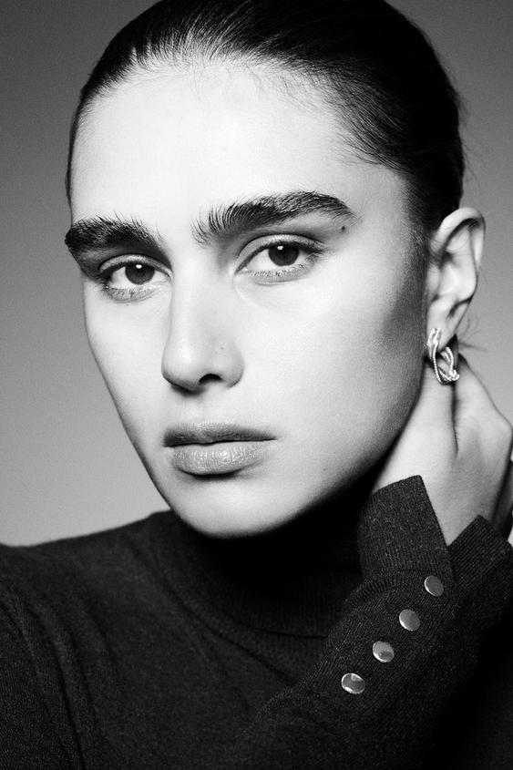 Εικόνα 0 του ΠΛΕΚΤΗ ΜΠΛΟΥΖΑ ΜΕ ΟΡΘΙΟ ΓΙΑΚΑ από Zara