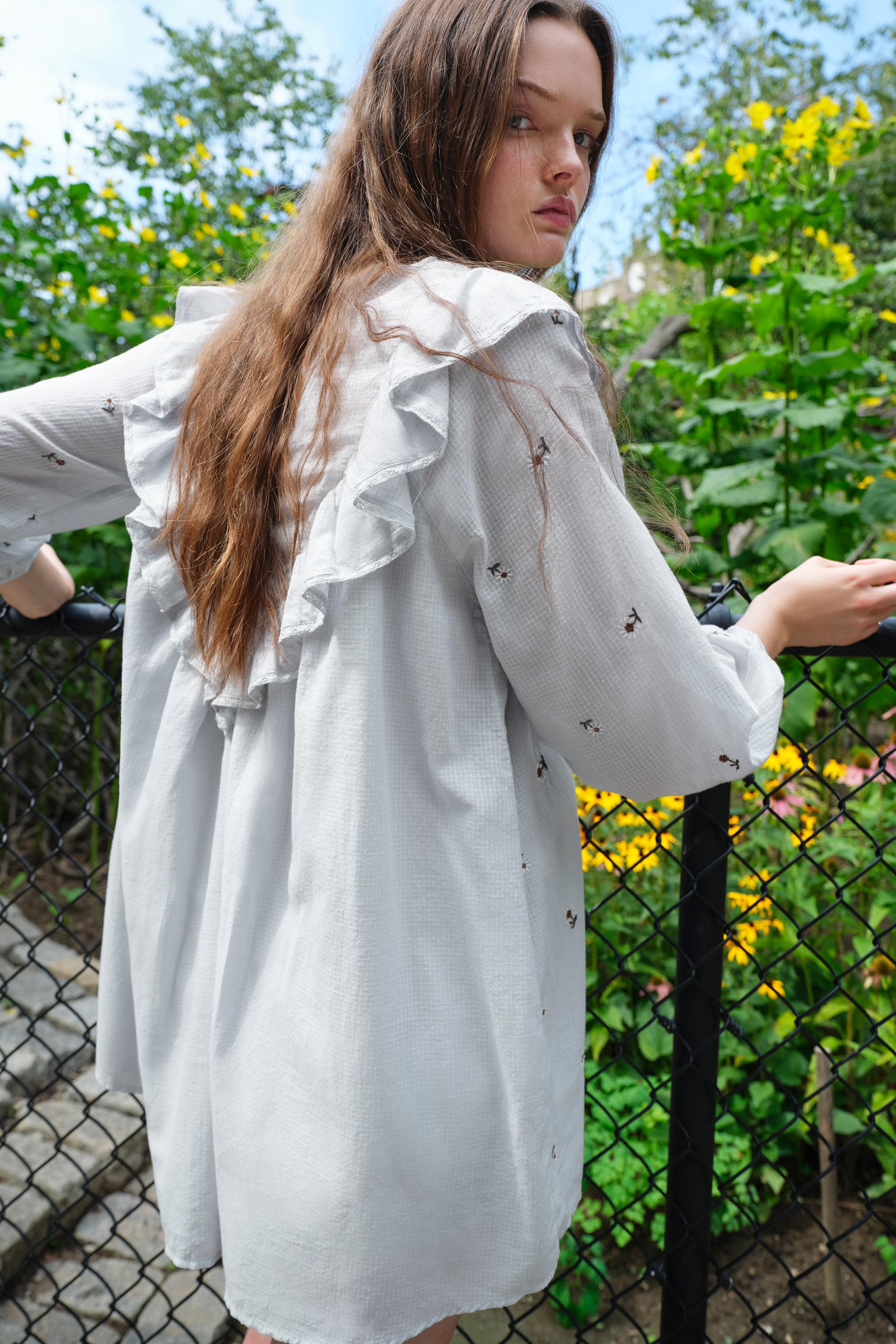 フラワー刺繍入りワンピース ライトブルー Zara Japan 日本 フラワー刺繍入りワンピース ライトブルー Zara Japan 日本
