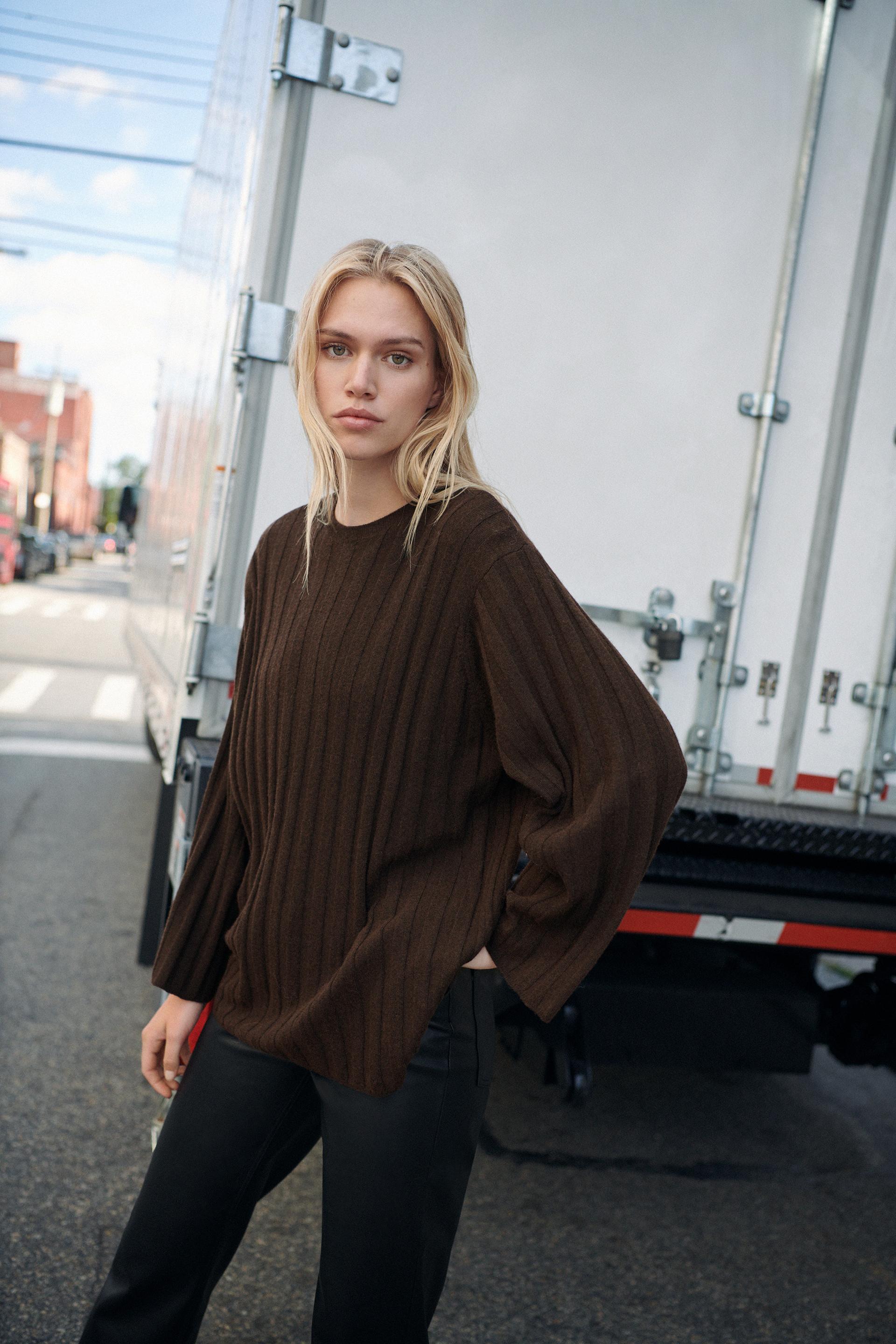 OVERSIZED WOOL SWEATER
