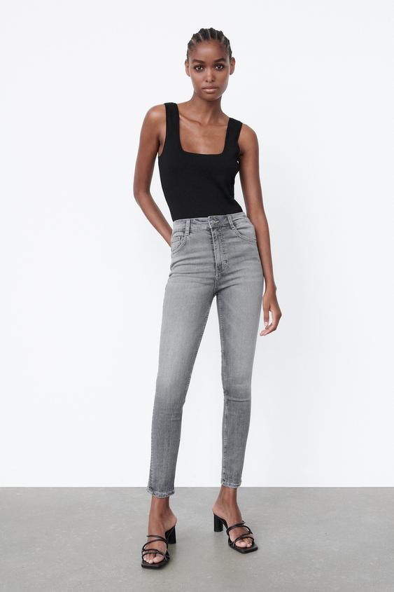 Skinny en gris. Foto de Zara