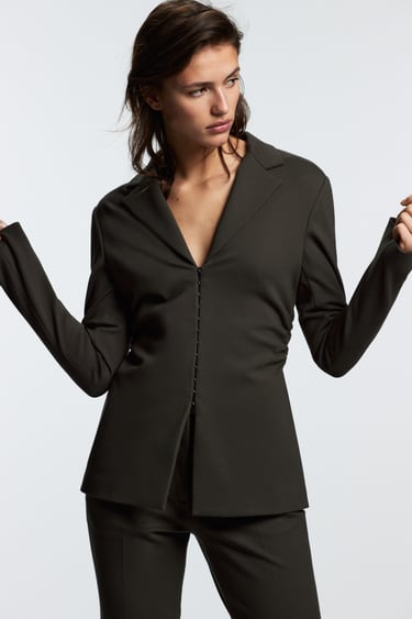 PLEATED FITTED JACKET