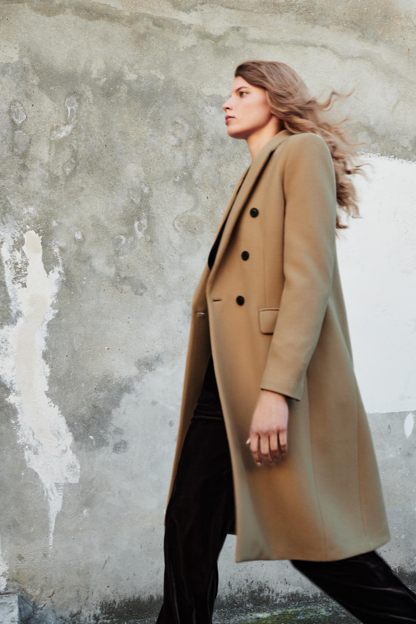 ABRIGO ENTALLADO CON LANA