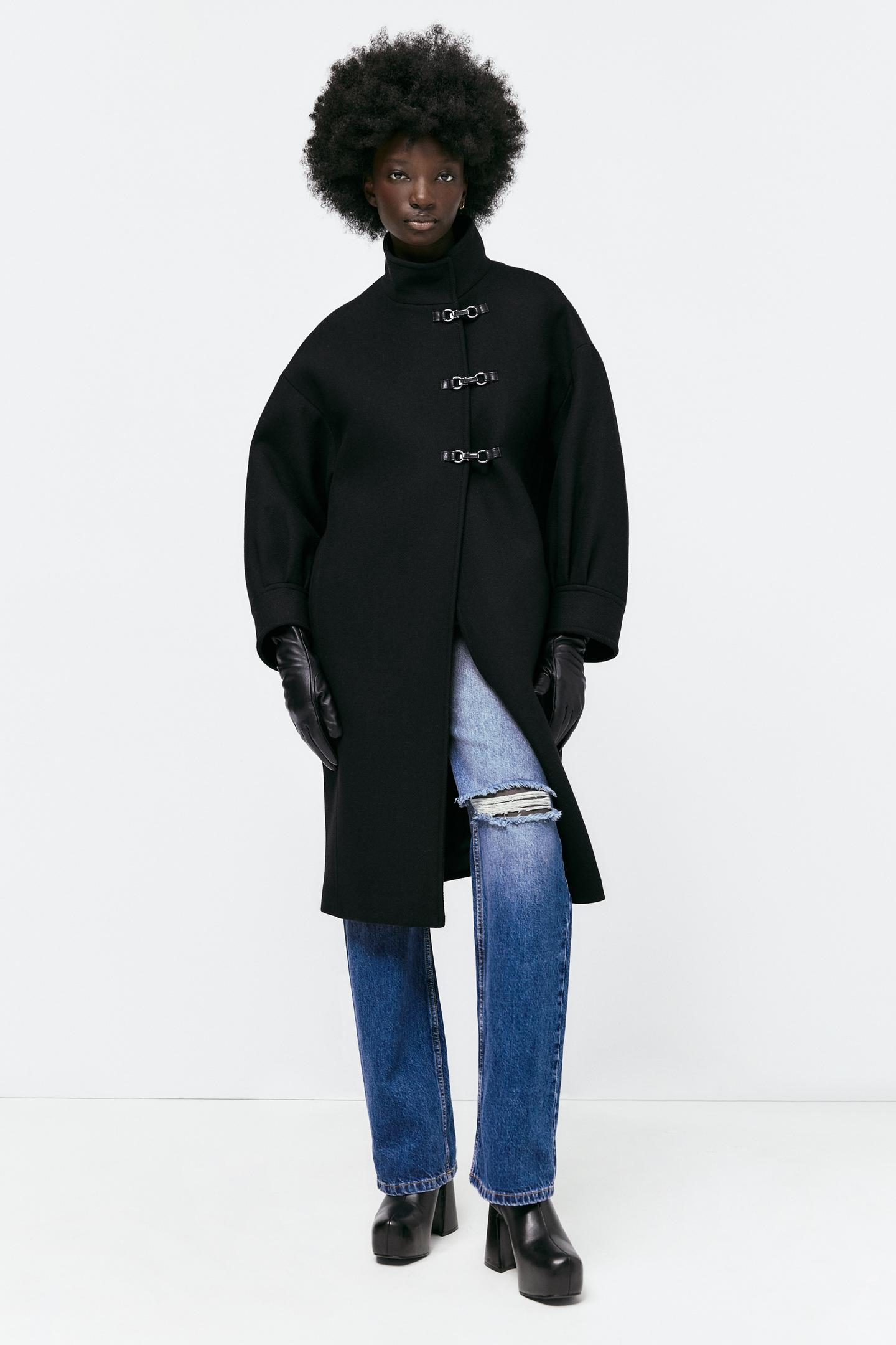 ABRIGO CON LANA CUELLO SUBIDO