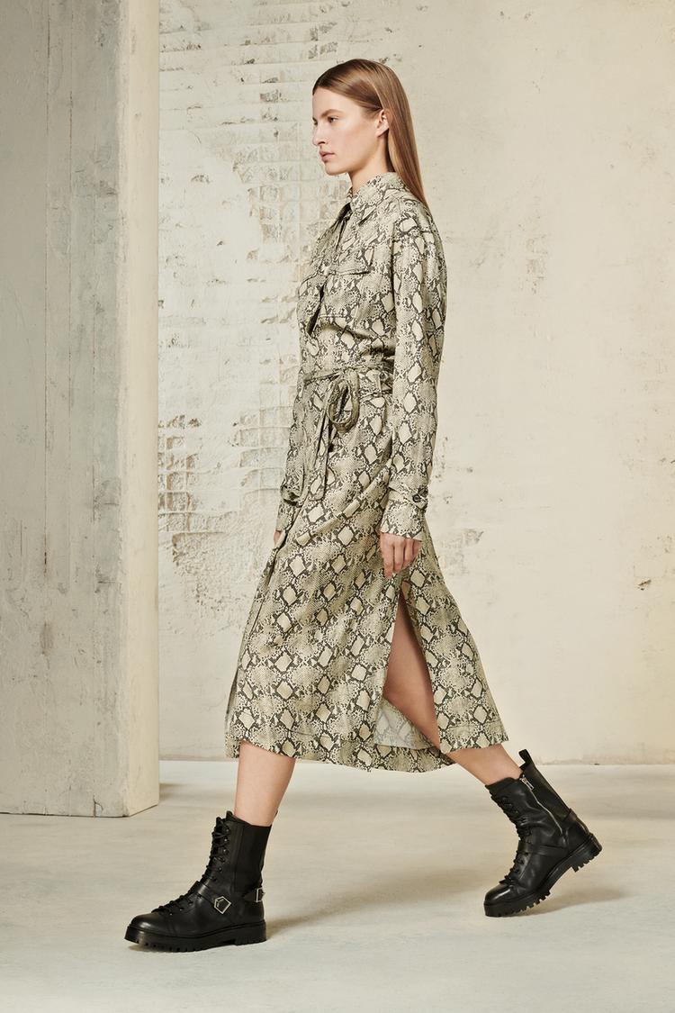El vestido largo más sofisticado de Zara y otras novedades 'premium' 1 Moncloa Zara
