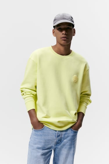 SWEATSHIRT WITH BALL PATCH