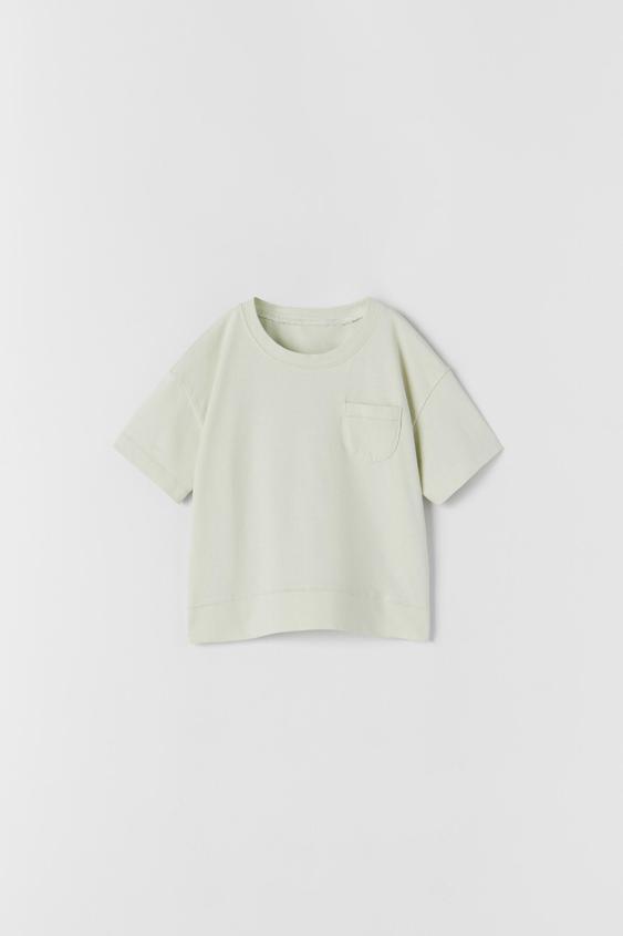 camiseta lisa com bolso