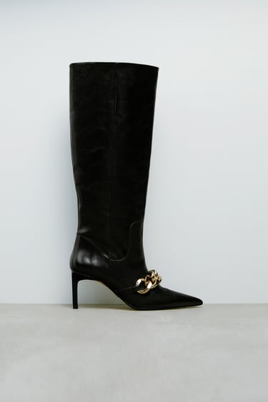 HEELED LEATHER KNEE HIGH BOOTS WITH CHAIN DETAIL