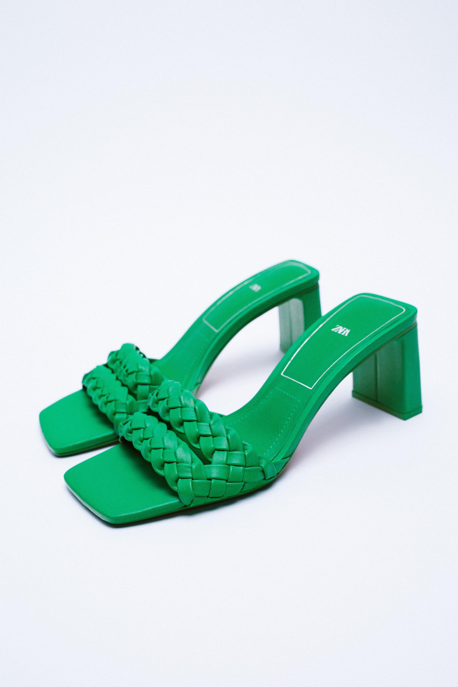 These on-trend Zara braided green high-heel sandals have a wide mid-height heel and a double braided mule strap. 