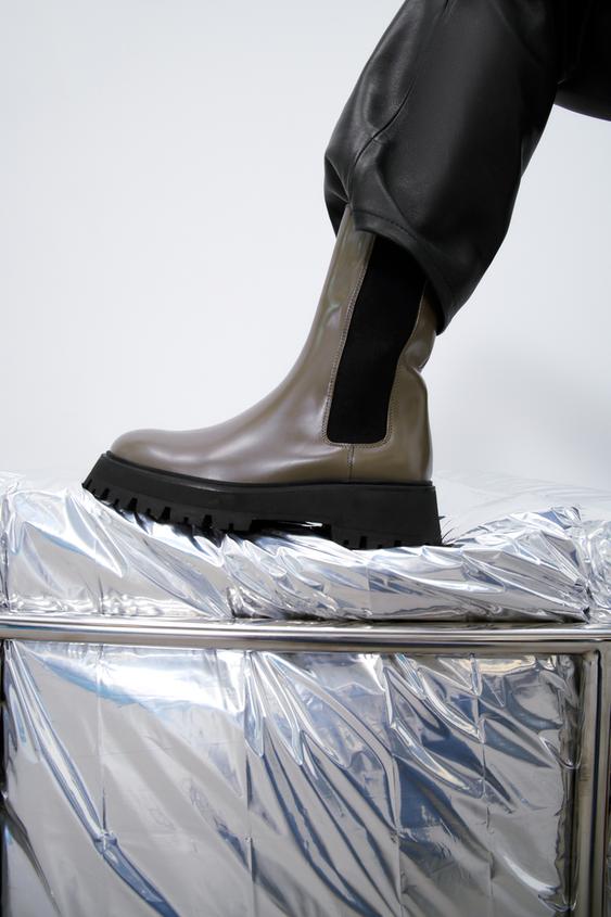 Εικόνα 1 του ΔΕΡΜΑΤΙΝΟ ΜΠΟΤΑΚΙ ΜΕ ΟΔΟΝΤΩΤΗ ΣΟΛΑ από Zara