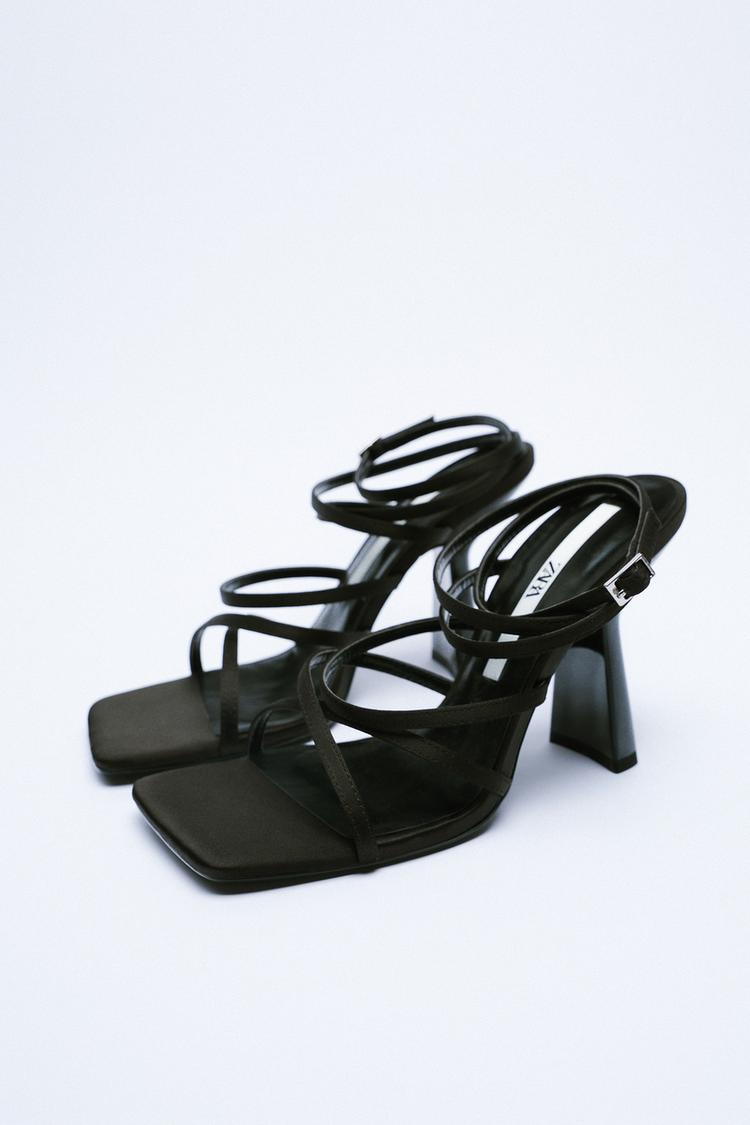 Zara: las sandalias de tacón que vuelven locas a las famosas y cuestan 29,95 euros 4 Merca2.es Zara